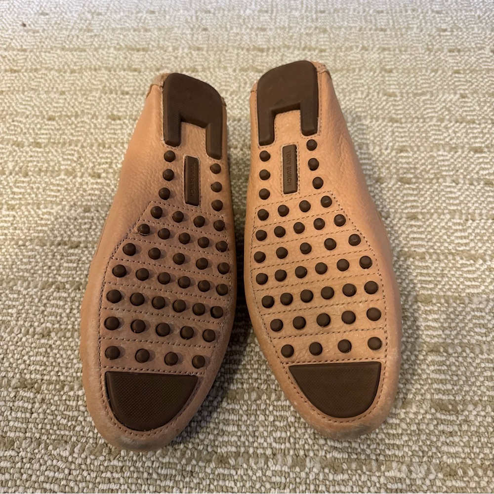 Tory Burch Dusty Pink Leather Everly Driver Loafers with Gold Logo - Picture 2 of 3
